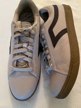 Shoes mens new size 8M Airspeed lightweight comfort sock non marking outsole